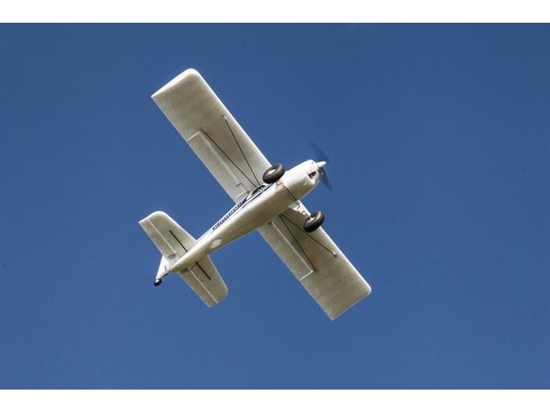 Arrows RC Motorflugzeug Pioneer 620 mm RTF Kleines 4-Kanal STOL Modellflugzeug mit Brushless Antrieb