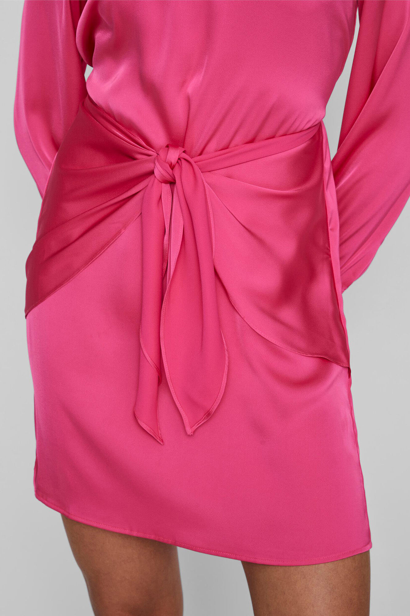 Vestido curto de manga comprida. - Rosa