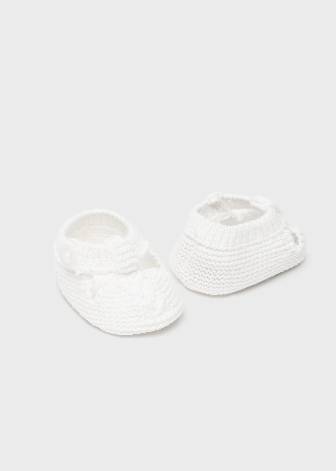 Sapatinhos de malha Better Cotton para recém-nascidos, cor branco-creme