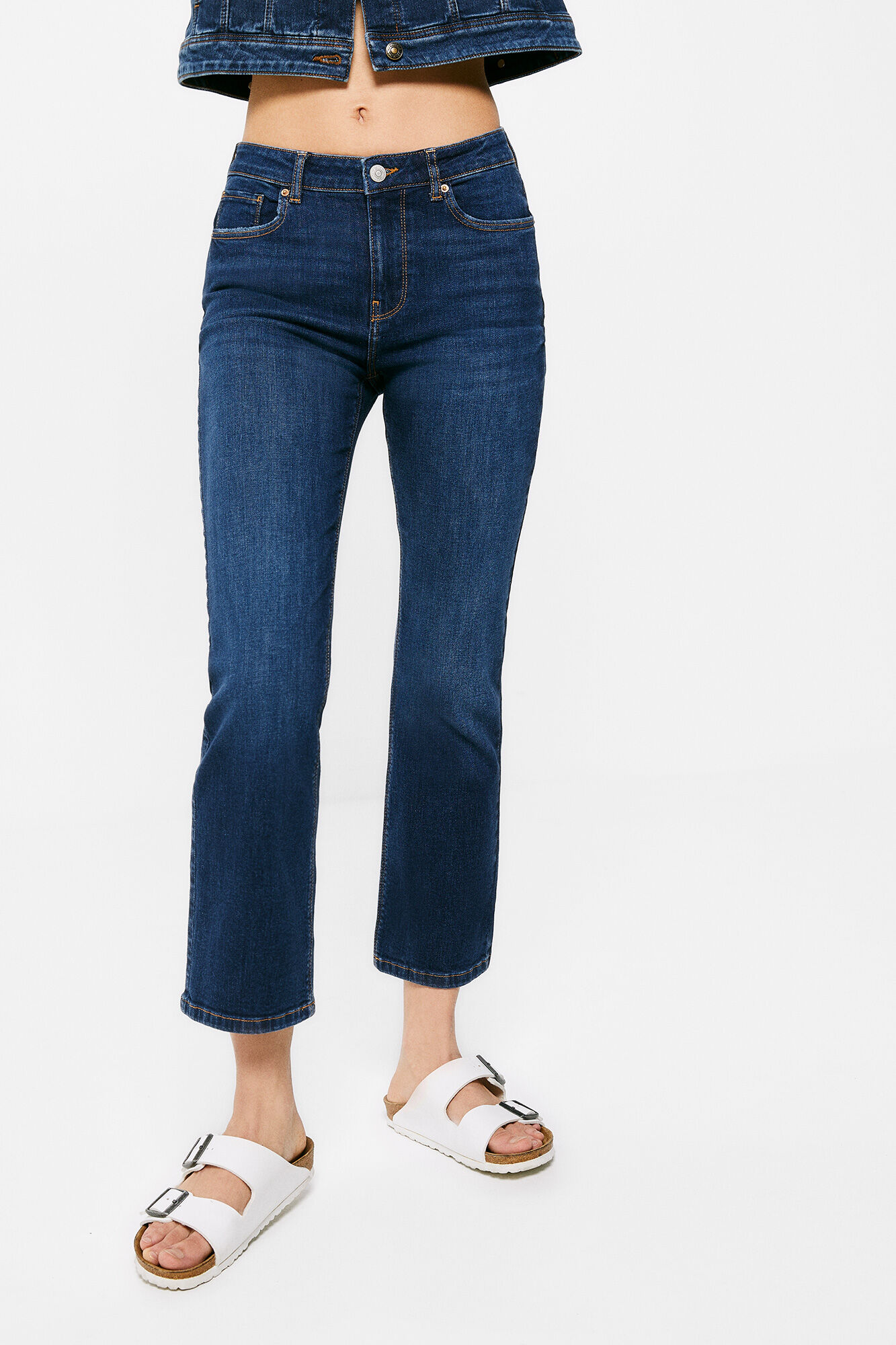 Calça jeans flare com lavagem sustentável - azul médio