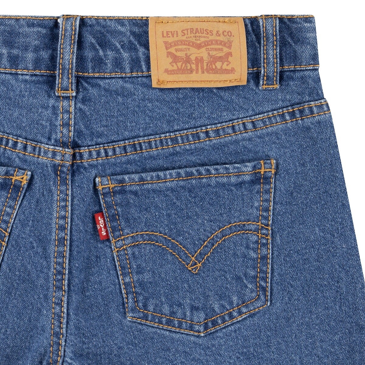 LEVI'S INFANTIL<br>Shorts largos