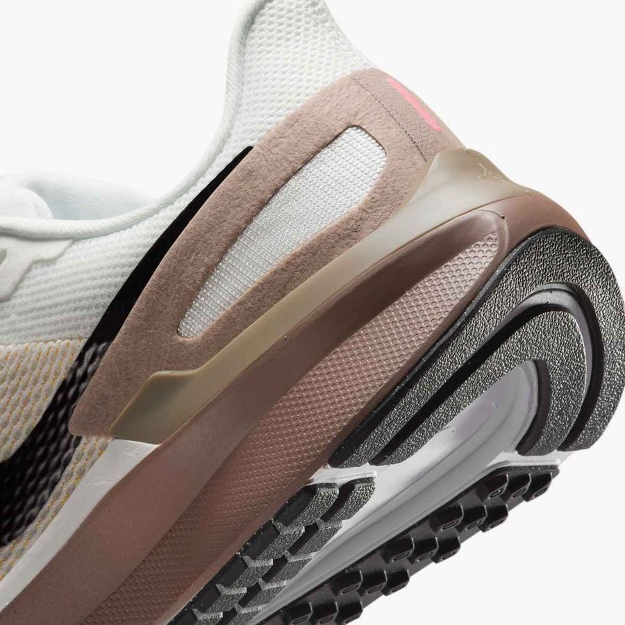 Nike Structure 25