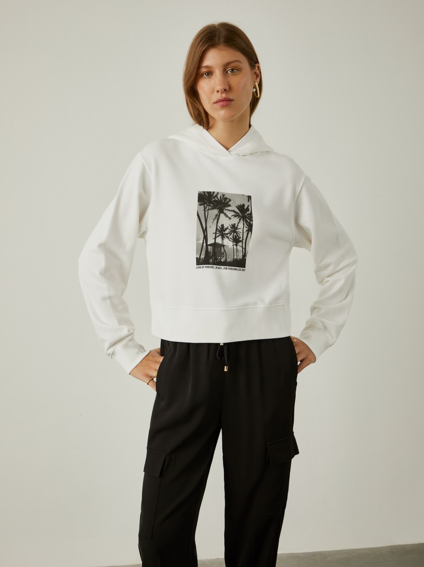 Sweater com capuz e estampado tropical