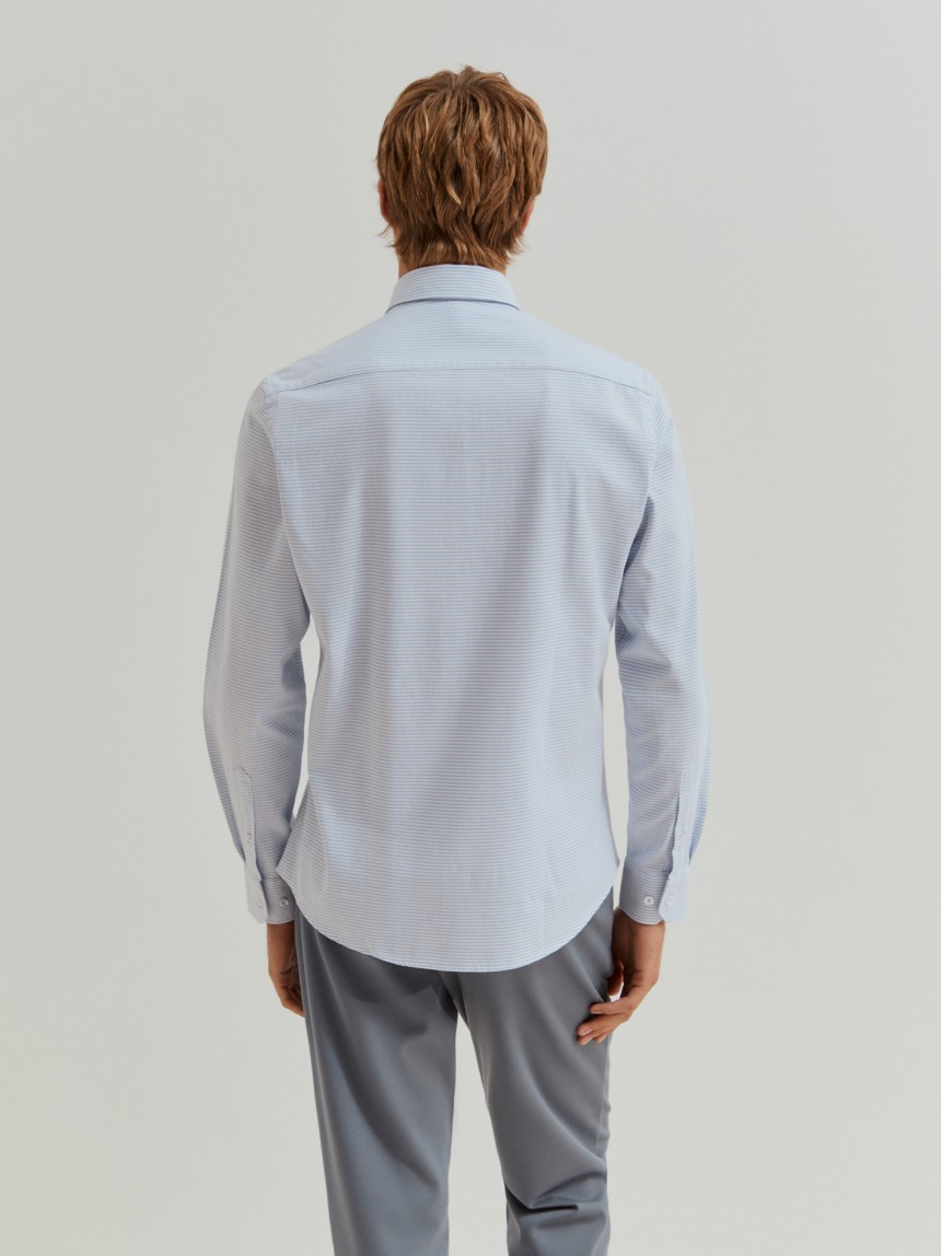 Camisa slim fit às riscas
