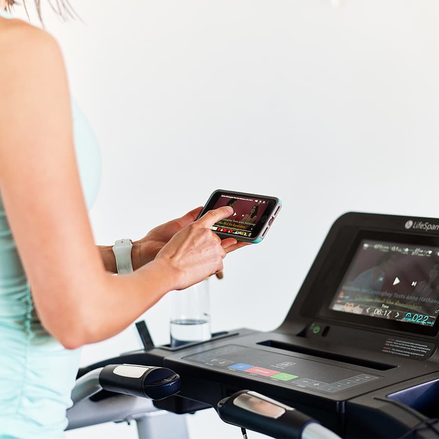 Esteira dobrável para uso doméstico com inclinação, esteira dobrável para exercícios em casa, esteira elétrica para caminhada com 15 programas predefinidos ou ajustáveis, capacidade de 113 kg (250 lb), MP3 (preta, 1 unidade)