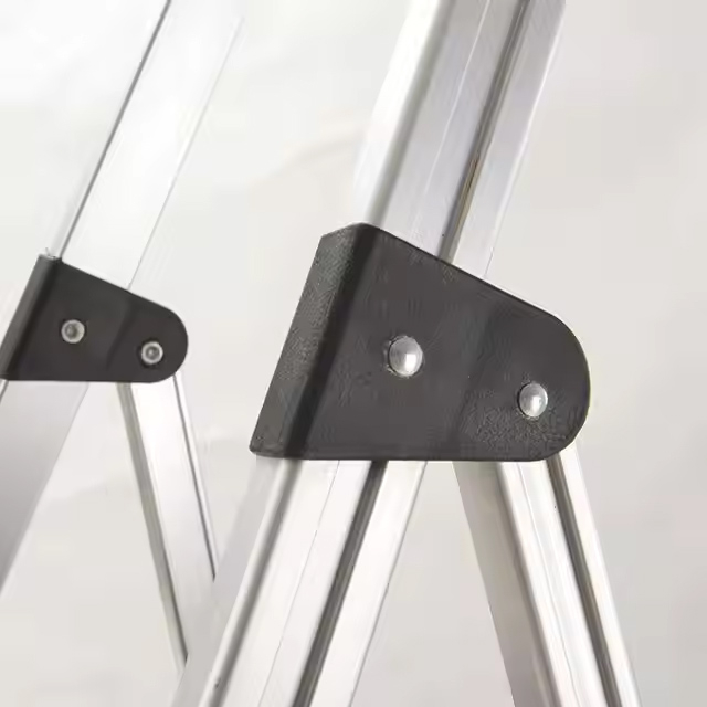 (150cm) Aluminium Leiter Faltbare Heimwerker Trittleiter mit 4 Stufen bis 250 kg - Silber