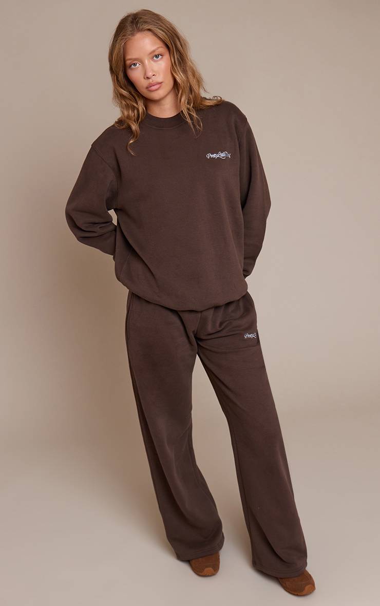 Marron Prettylittlething Pantalon De Jogging Droit En Molleton De Coton