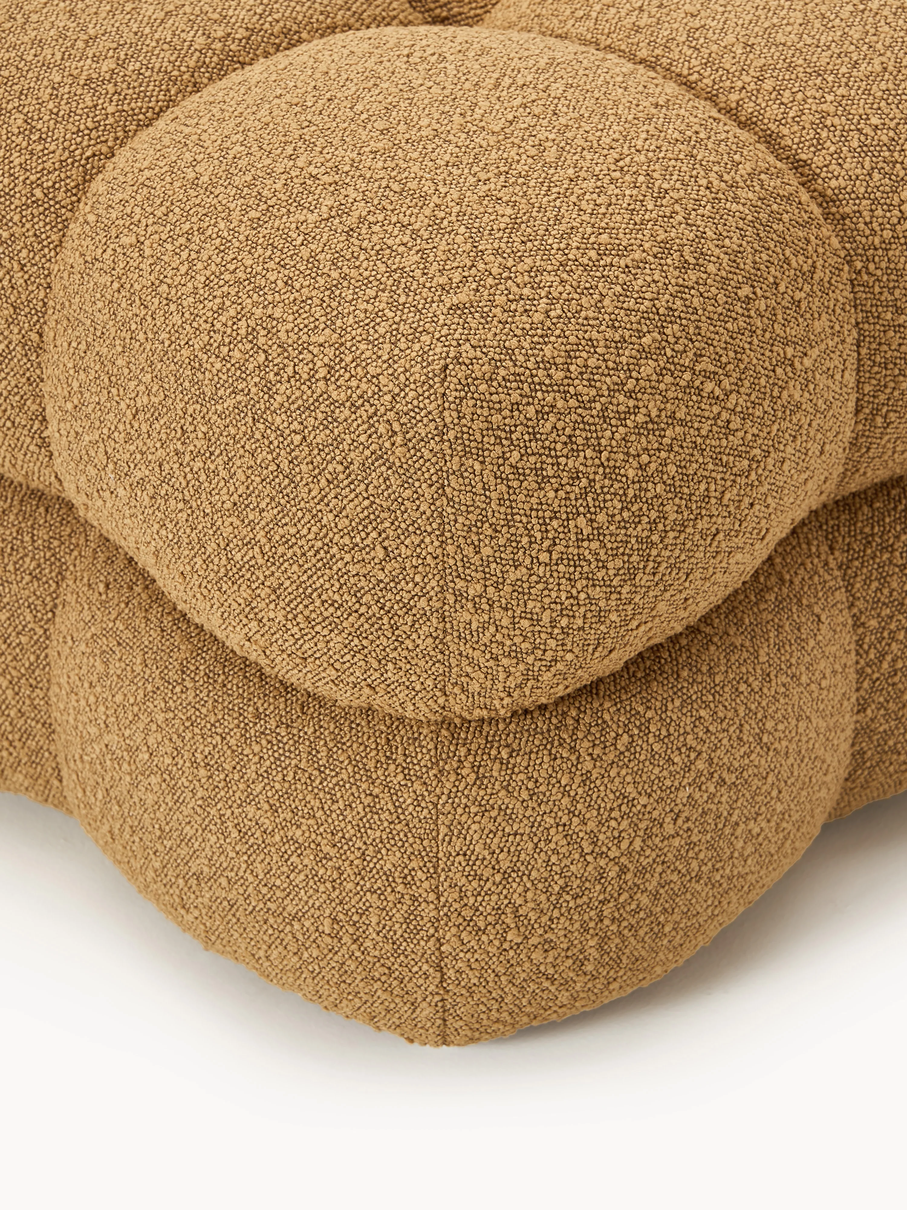 Bouclé beklede poef Ellie