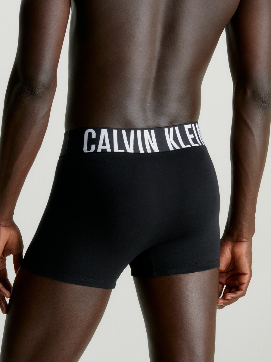 CALVIN KLEIN ROUPA ÍNTIMA<br>Conjunto de 3 cuecas boxer longas e lisas