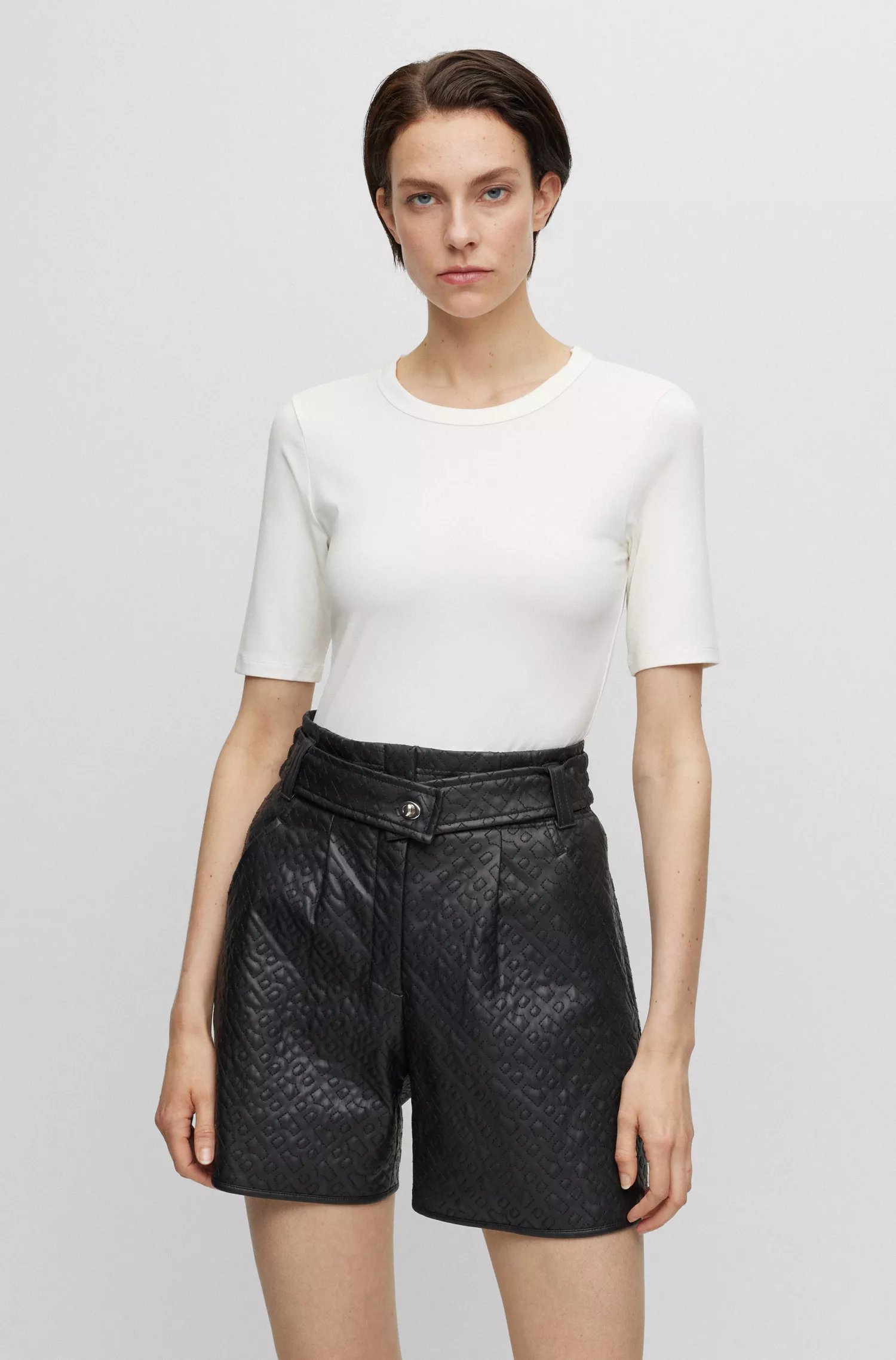 Camiseta BOSS preta de corte slim em tecido misto de modal e elastano.