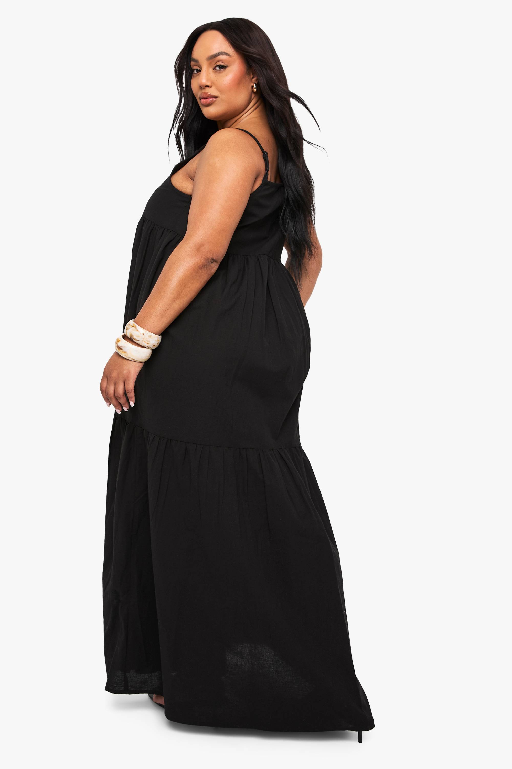 boohoo Robe Maxi À Bretelles Effet Lin À Volants Étagés Grande Taille