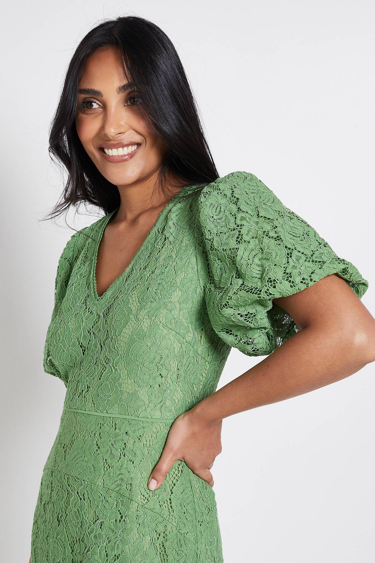 Wallis Robe Midi Petite En Dentelle Avec Ourlet Asymétrique