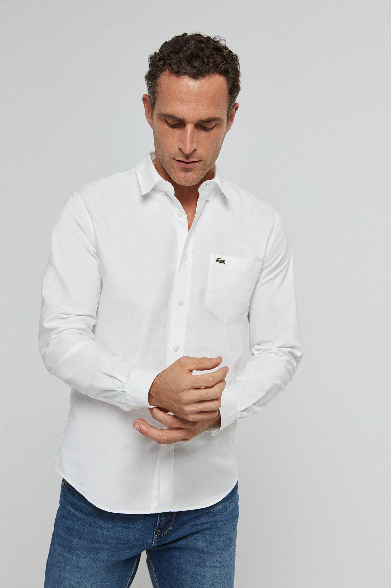 Camisa branca com colarinho abotoado - Branca