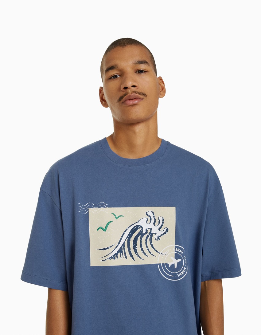 Camiseta de manga curta com estampa e modelagem quadrada