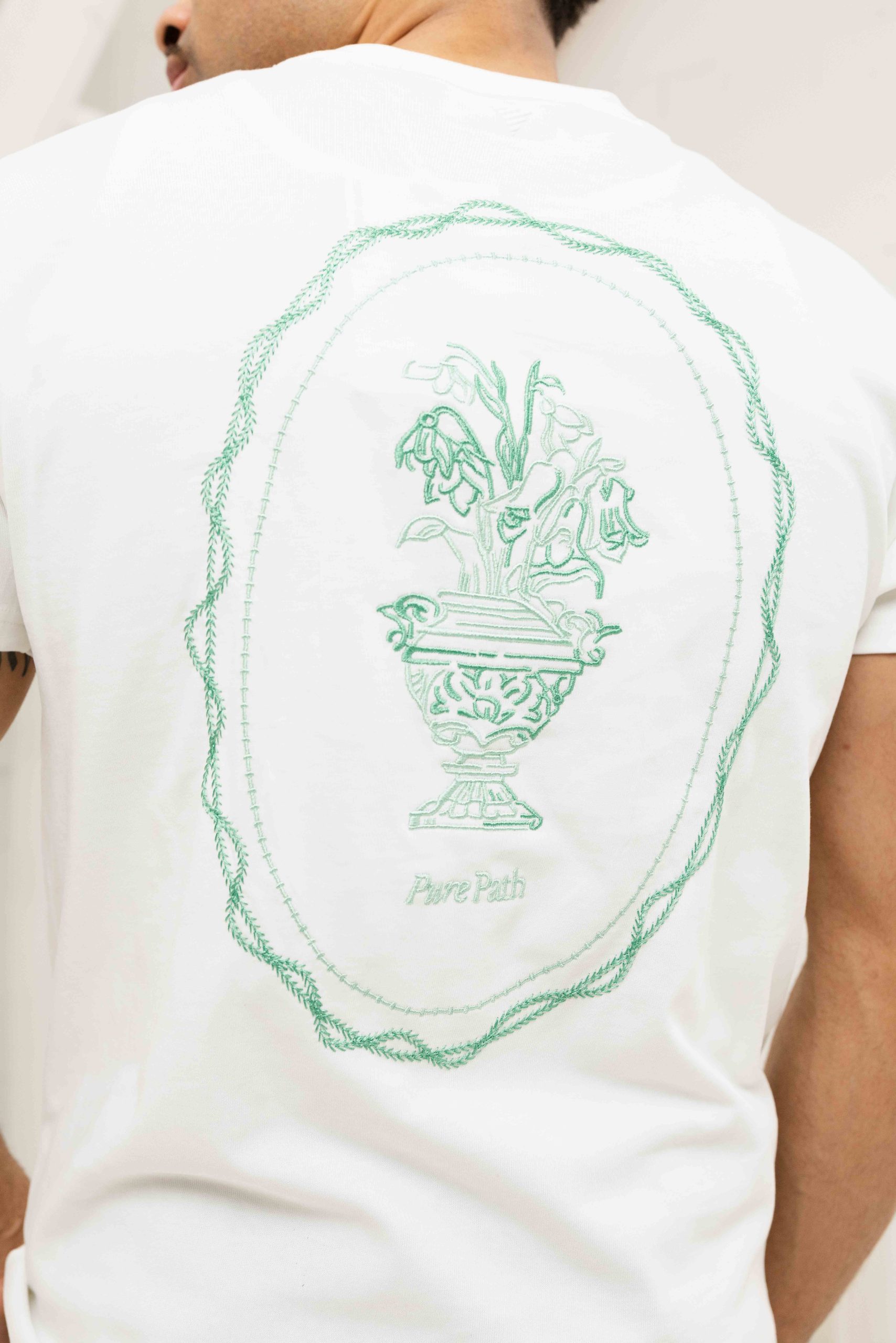 Pure Path Embroidered Vase T-Shirt Heren Gebroken Wit