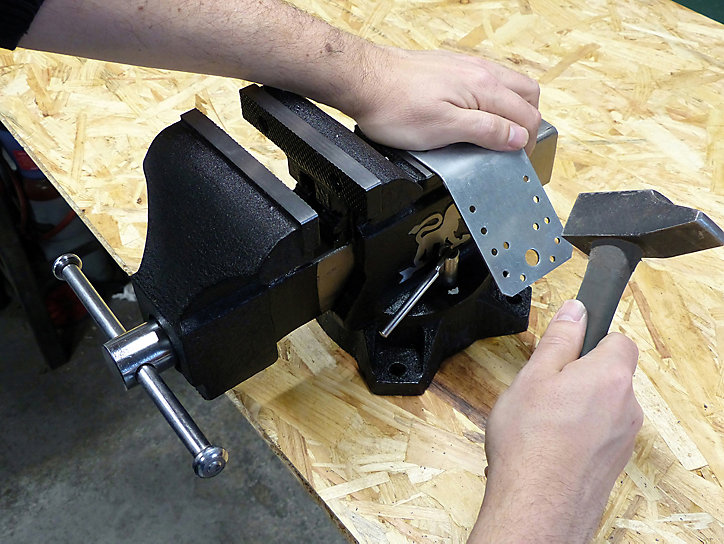 Etabli d'étau pivotant 100 mm Peugeot EBT100