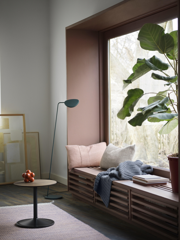 Muuto Soft bijzettafel 41x40 zwart smoked oak blad