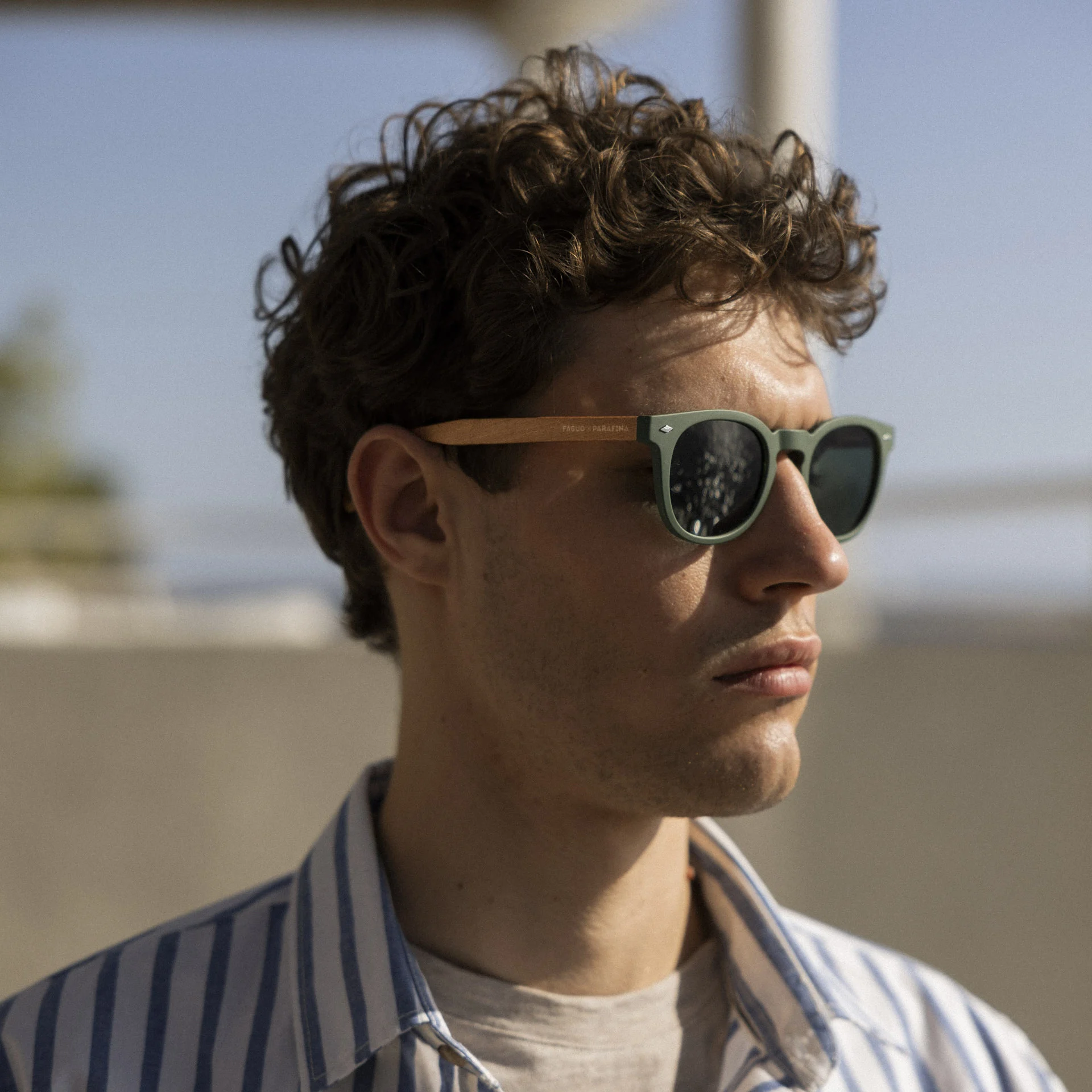Lunette de soleil kaki plastique recyclé et bambou organique - modèle sunglass