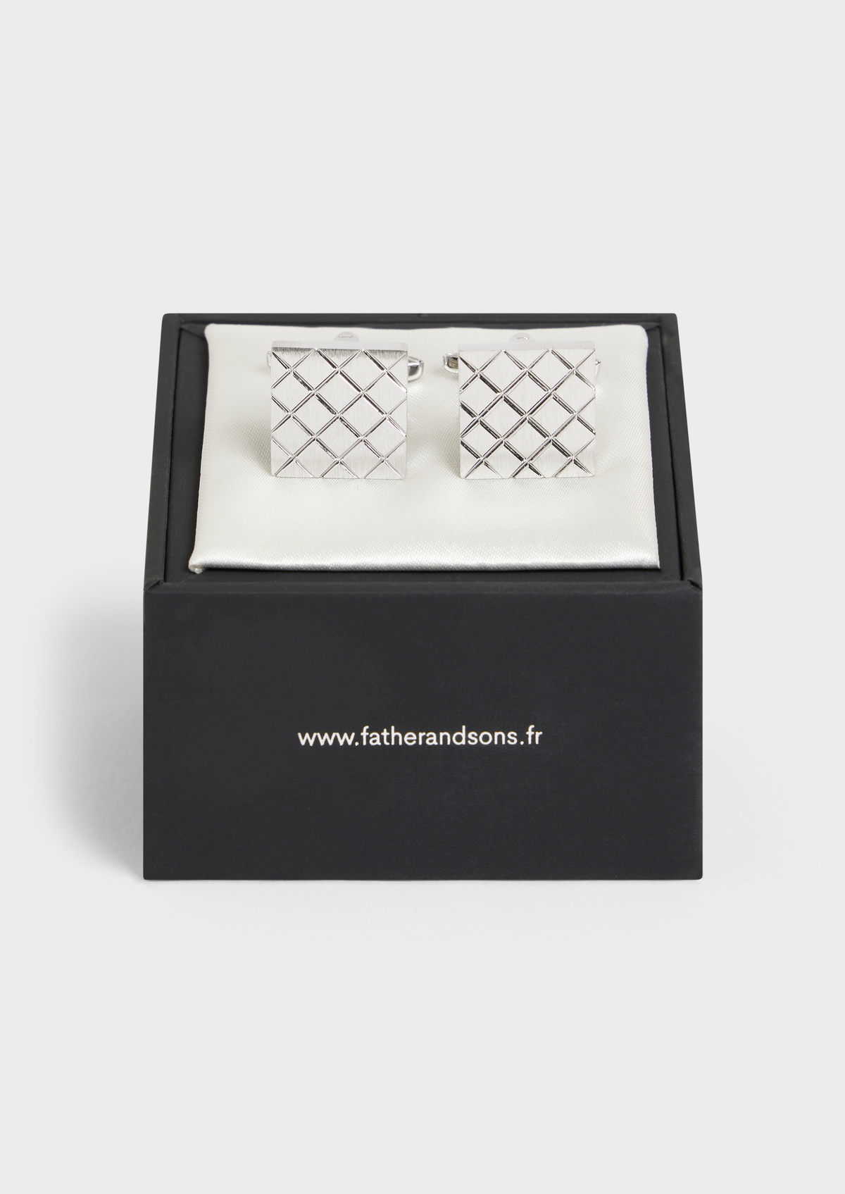 Boutons de manchettes carrés argent avec stries