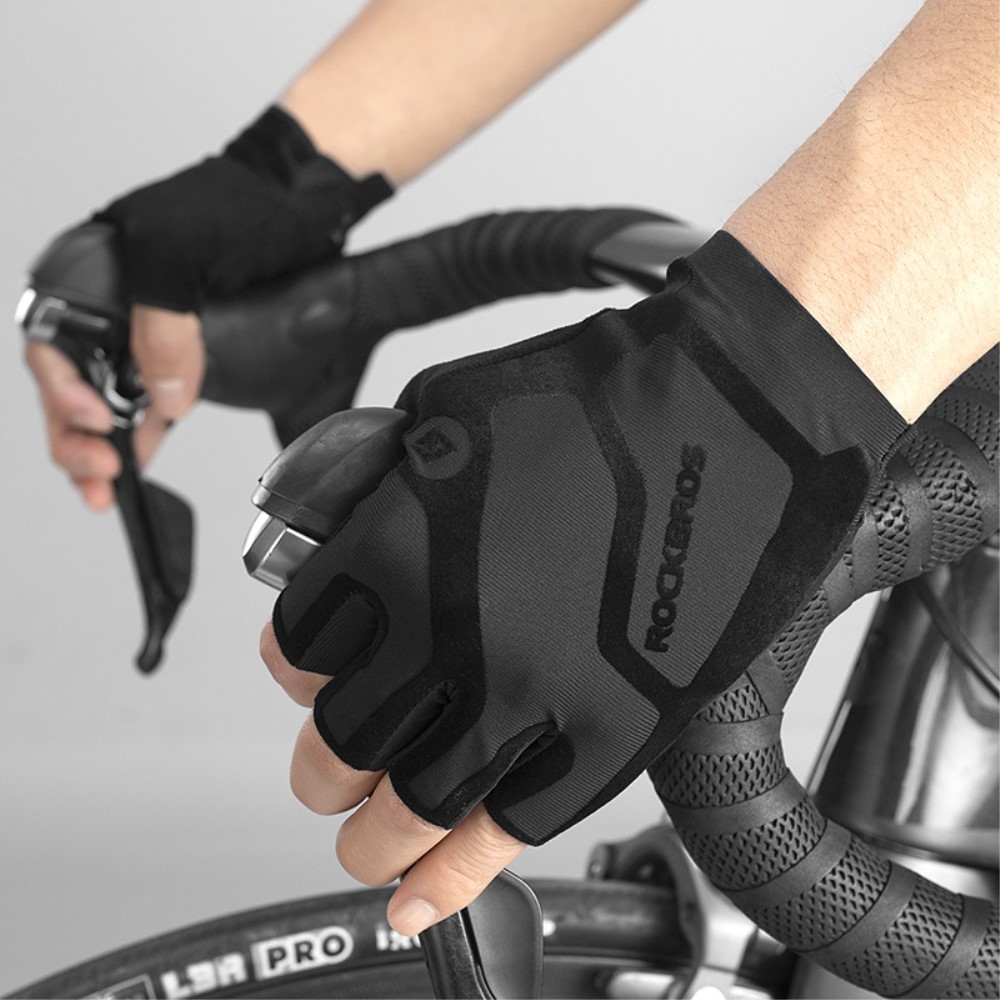 (1 Paar) Gr. M Unisex Gym Fitness Trainingshandschuhe Atmungsaktiv Rutschfest für Krafttraining / Boxen / Crossfit - Schwarz
