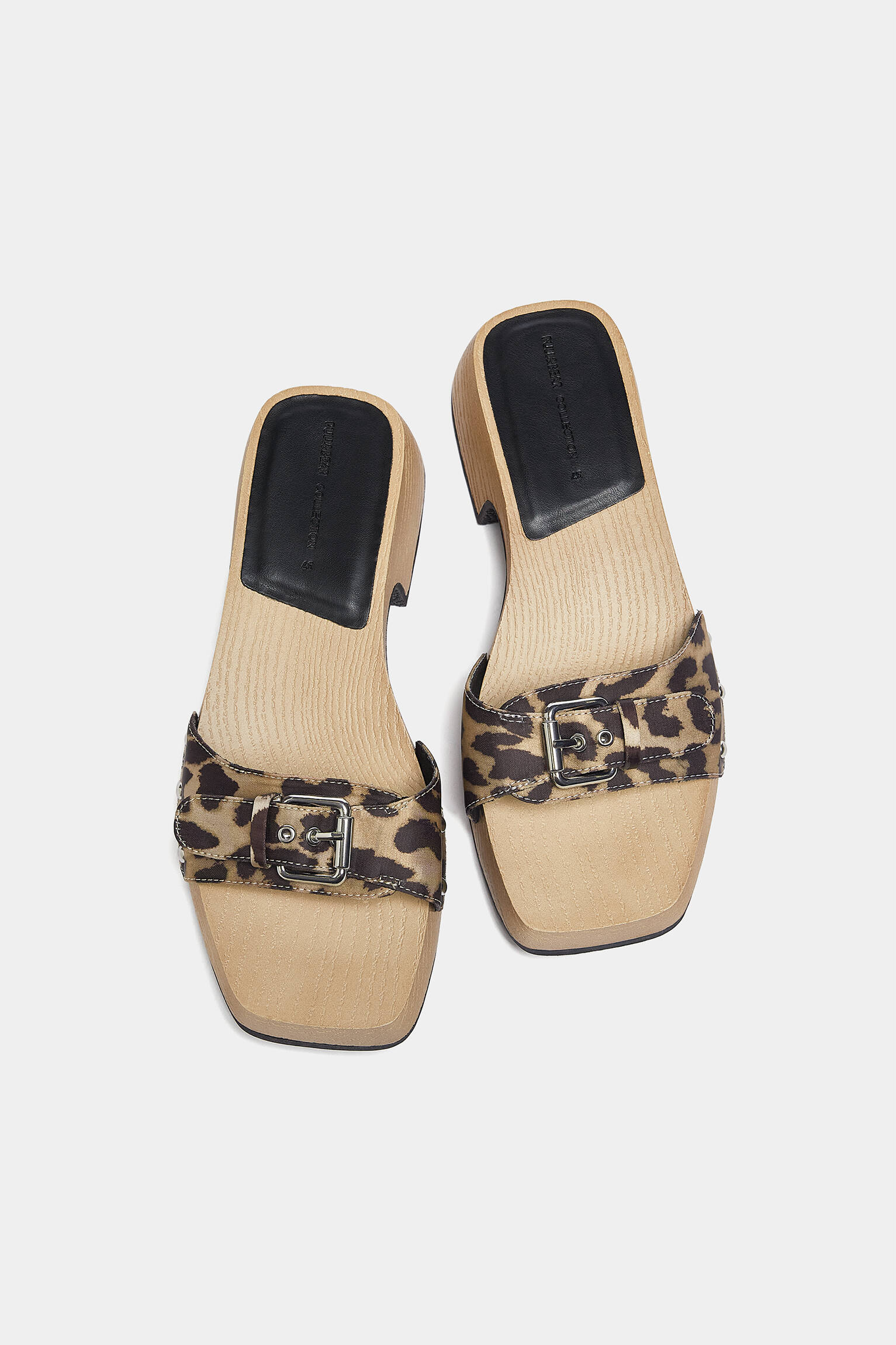 TÊNIS DE MADEIRA COM FIVELA ESTAMPADA - COMBINADO