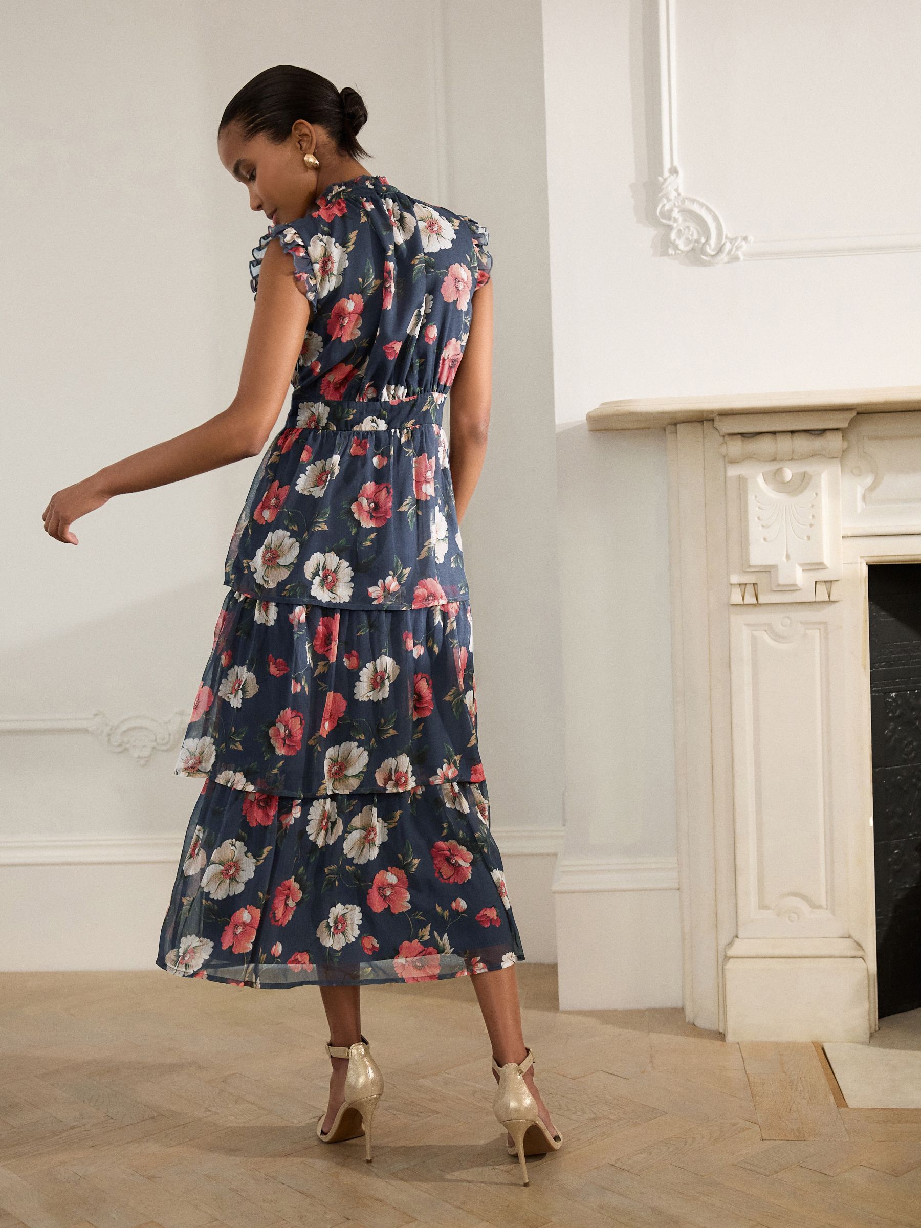 Marineblauw met bloemenprint - Gedrukte Maxi-jurk met hoge hals en tierlantijntjes