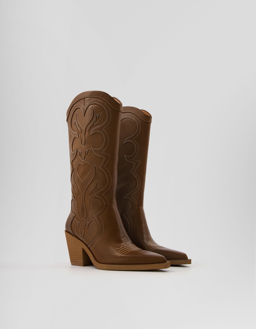 Botas de cowboy bordadas de salto alto
