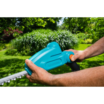 Gardena 18V heggenschaar telescopisch THS 42 cm incl. accu   lader