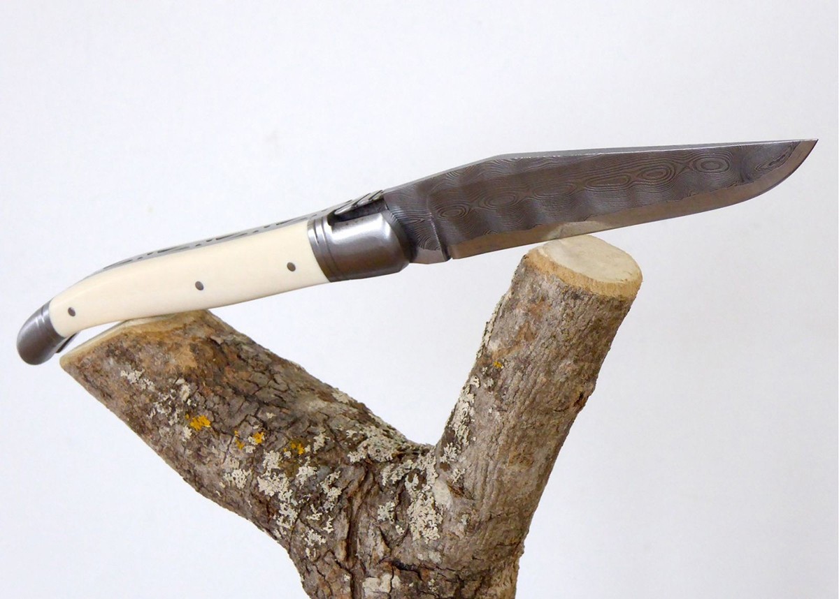 Couteau Laguiole avec un manche en Ivoire de Mammouth