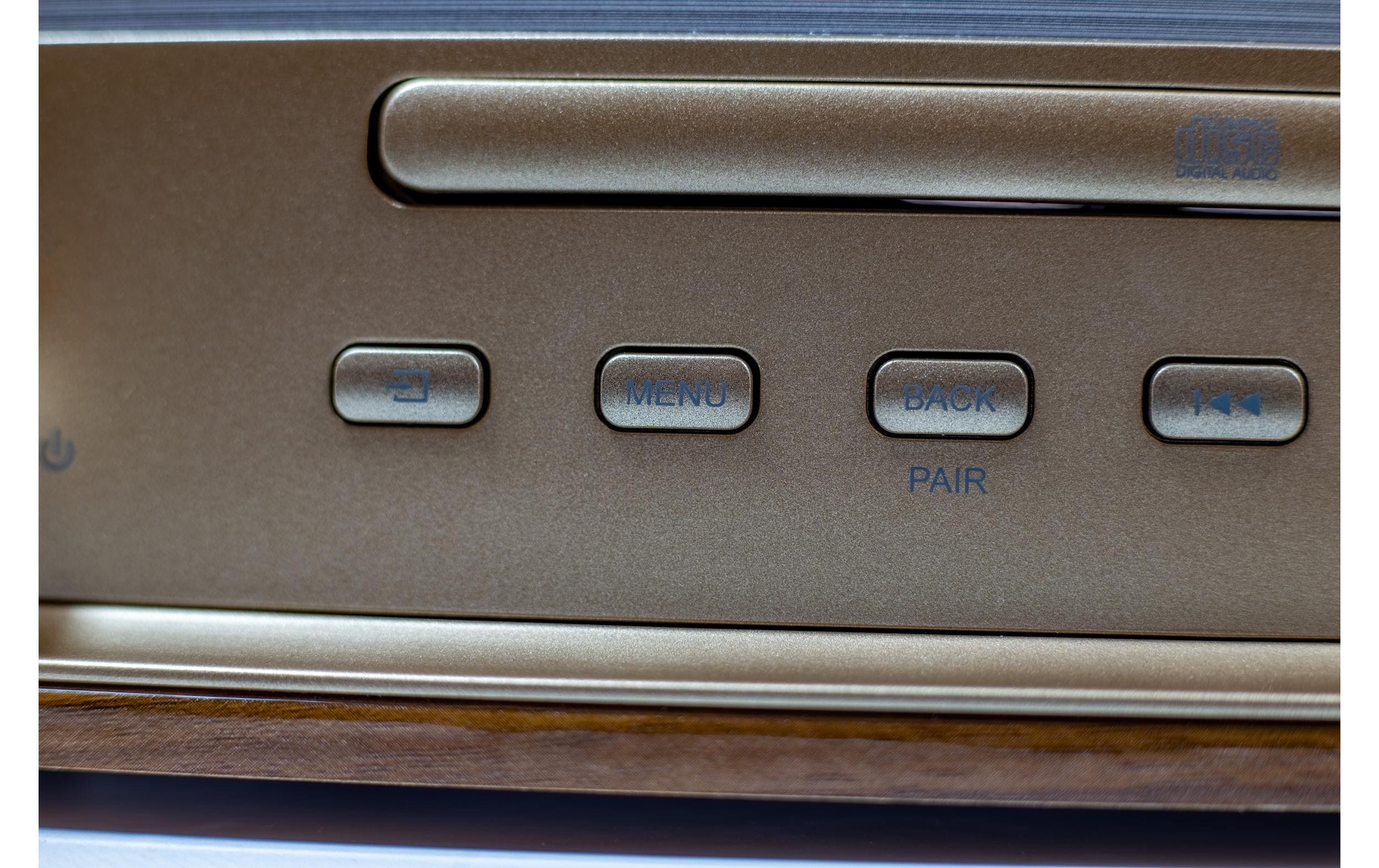 Radio/CD-Player DAB970 Hellbraun<br>Stereo Musikcenter mit DAB+/UKW, CD/MP3, USB, Bluetooth und Farbdisplay