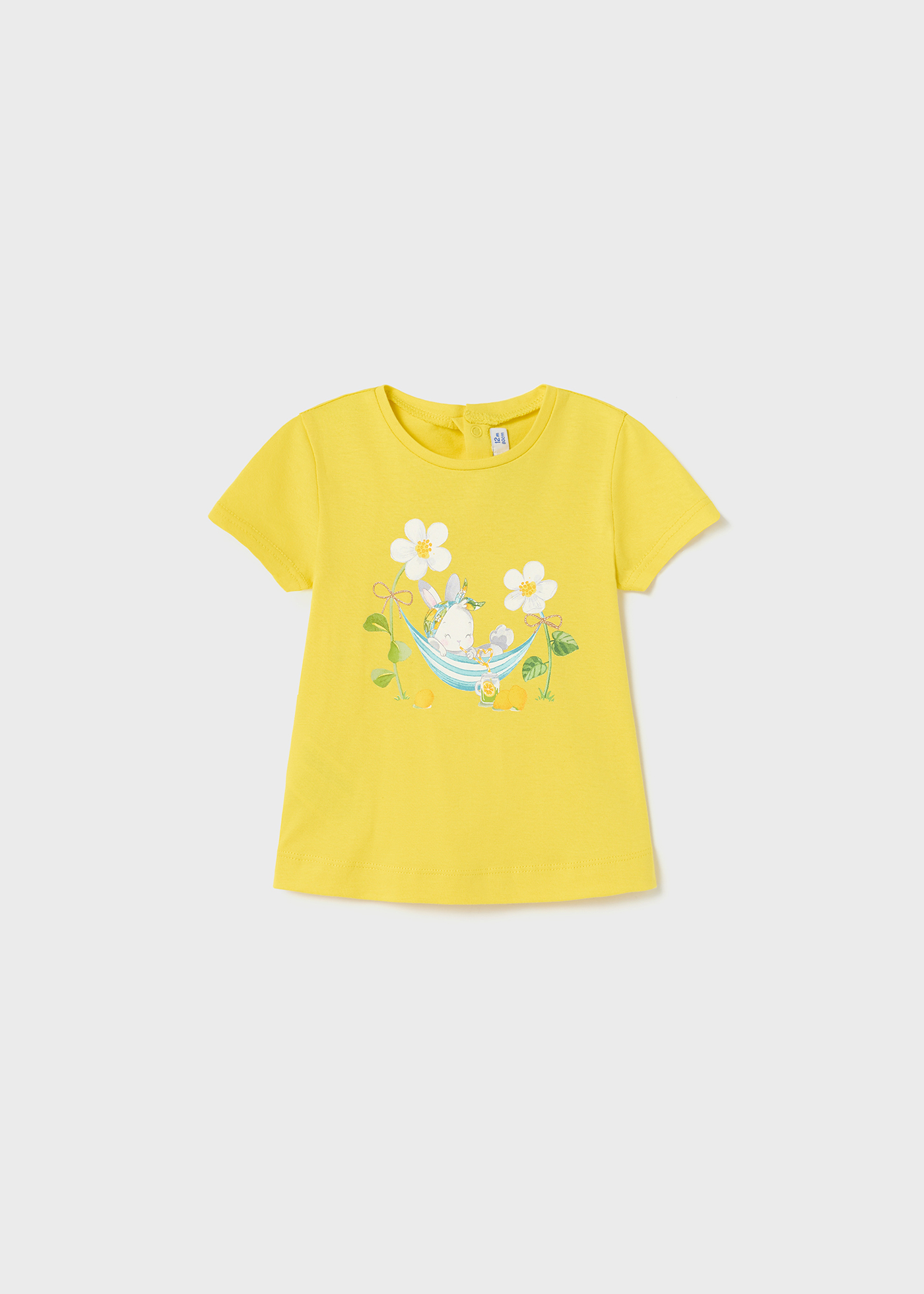 Camiseta infantil com estampa feita em algodão sustentável.