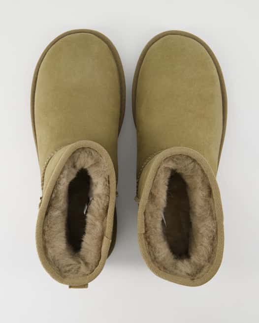 UGG Classic Mini Winterstiefel in Grün
