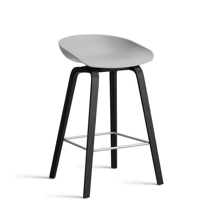 HAY - About A Stool AAS 32 H 75 cm, Eiche schwarz lackiert / Edelstahl / concrete grey 2.0 (Kunststoffgleiter)