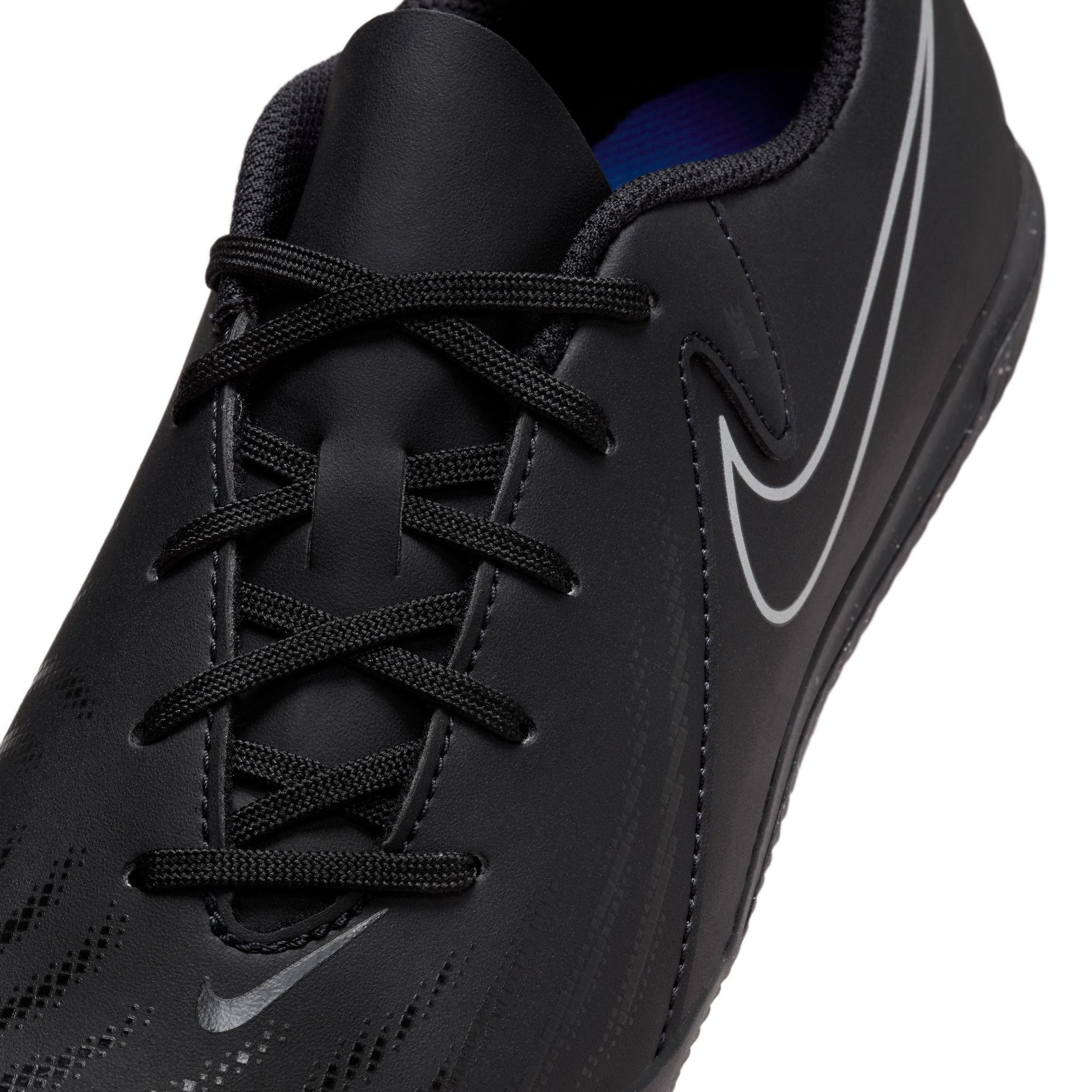 Nike Phantom GX 2 Club Juniors Indoor Court Football Boots.