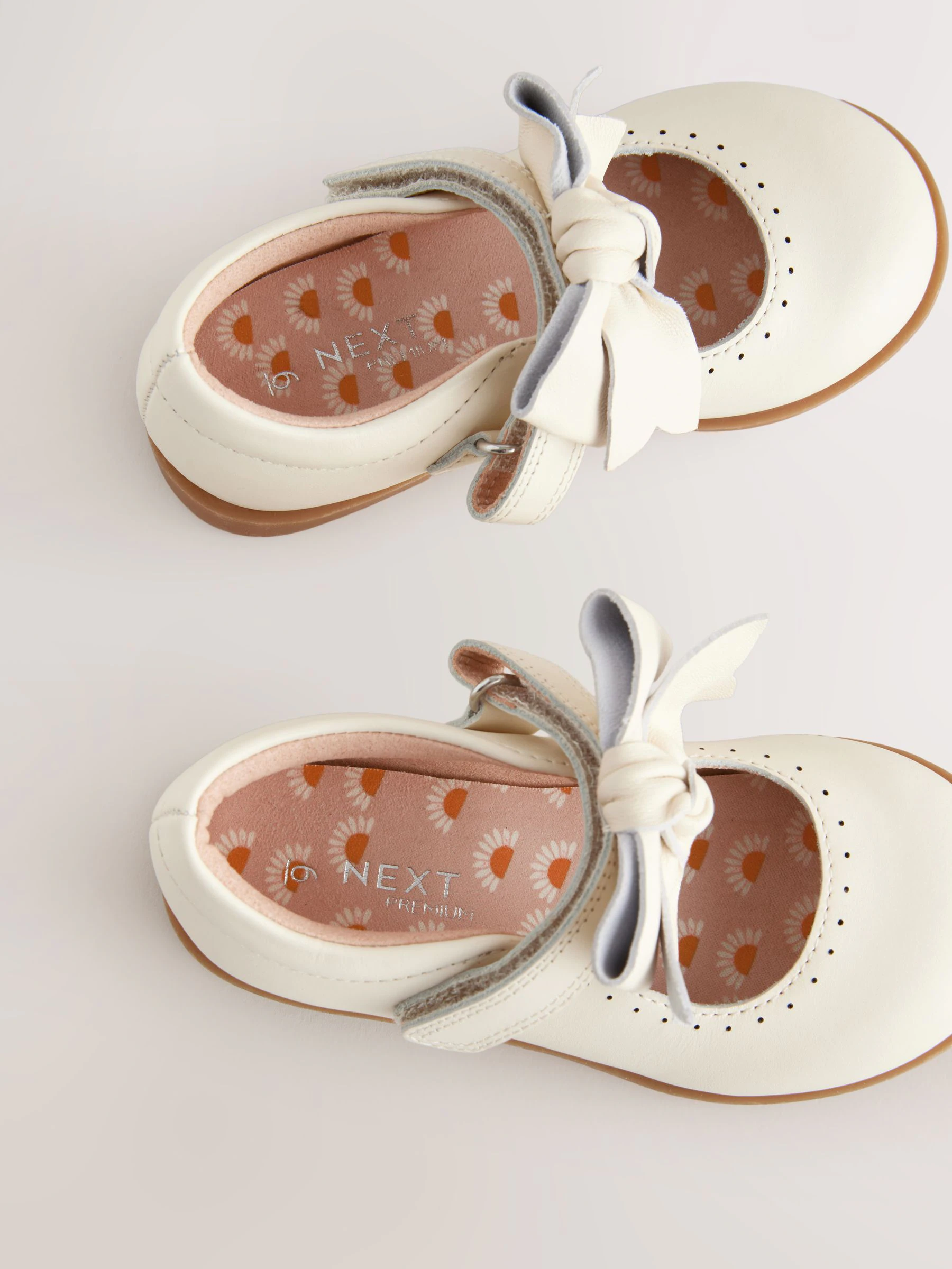 Wit - Leren schoenen met striksluiting