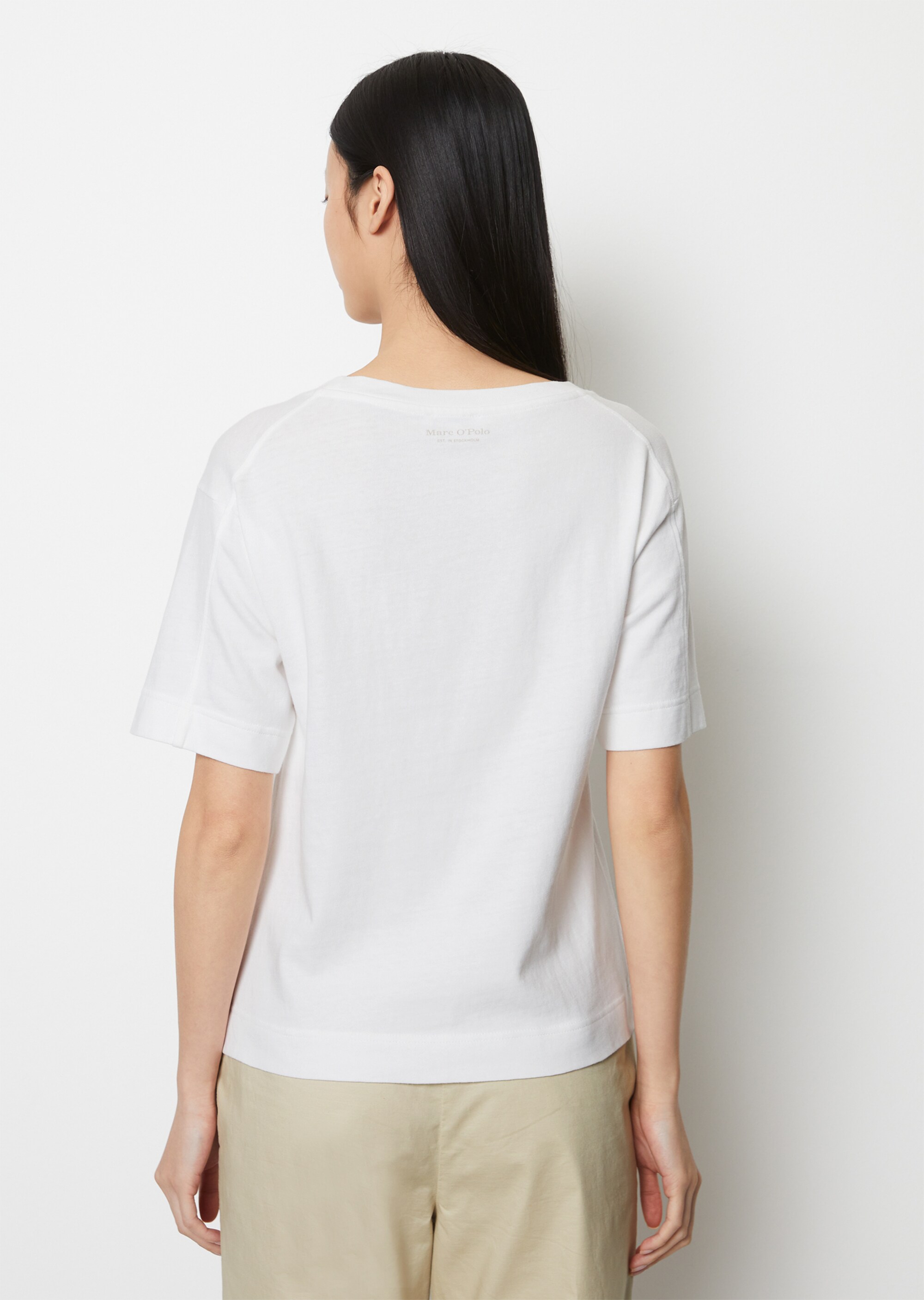 T-Shirt loosemit aufgesetzter Satin-Tasche