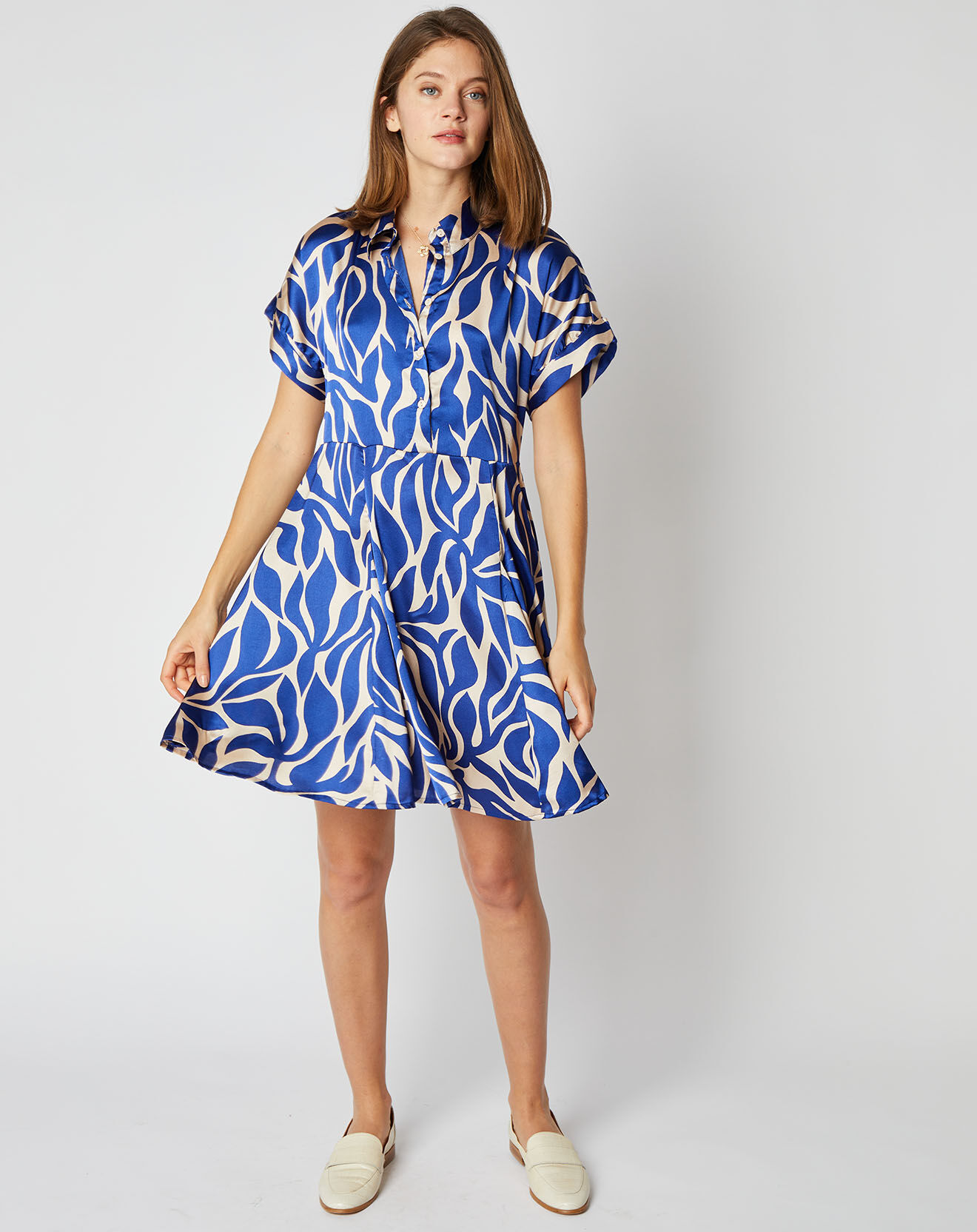 An'ge Robe courte Audrey effet satiné à motifs bleu/écru