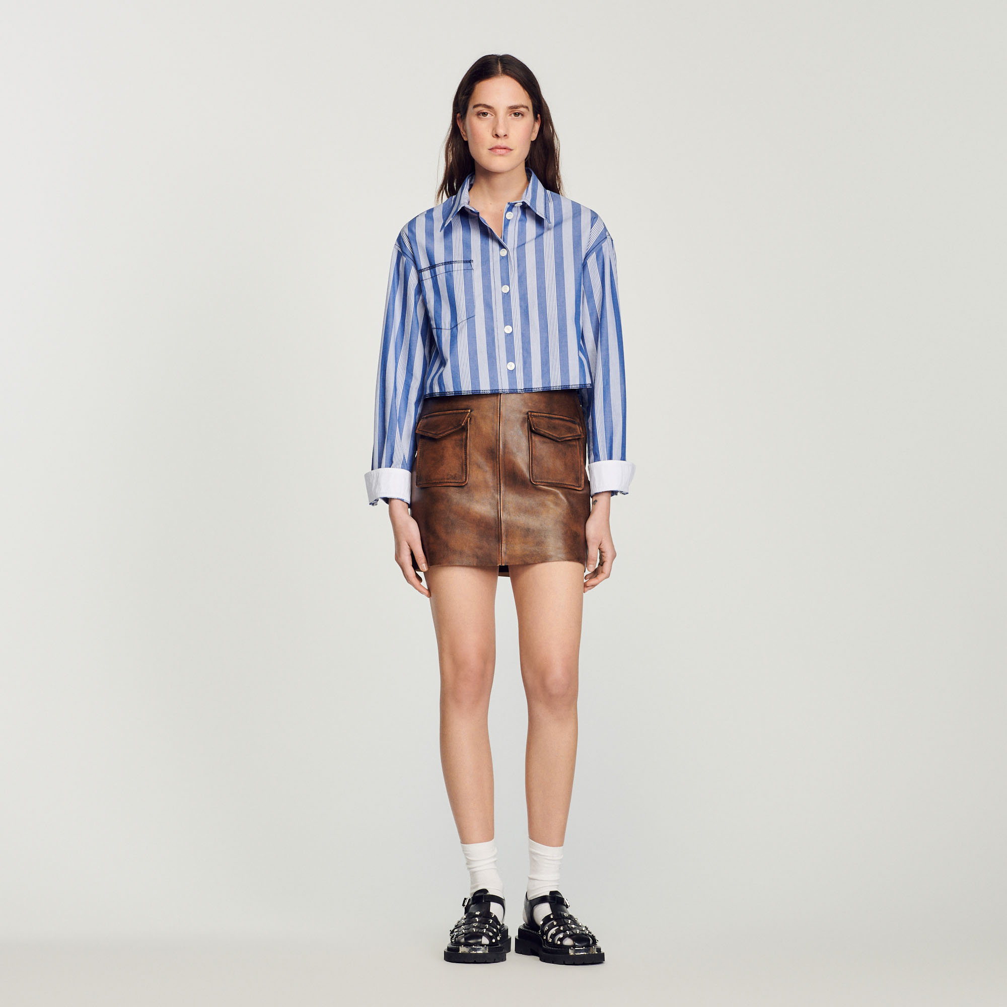 Jupe courte en cuir vieilli