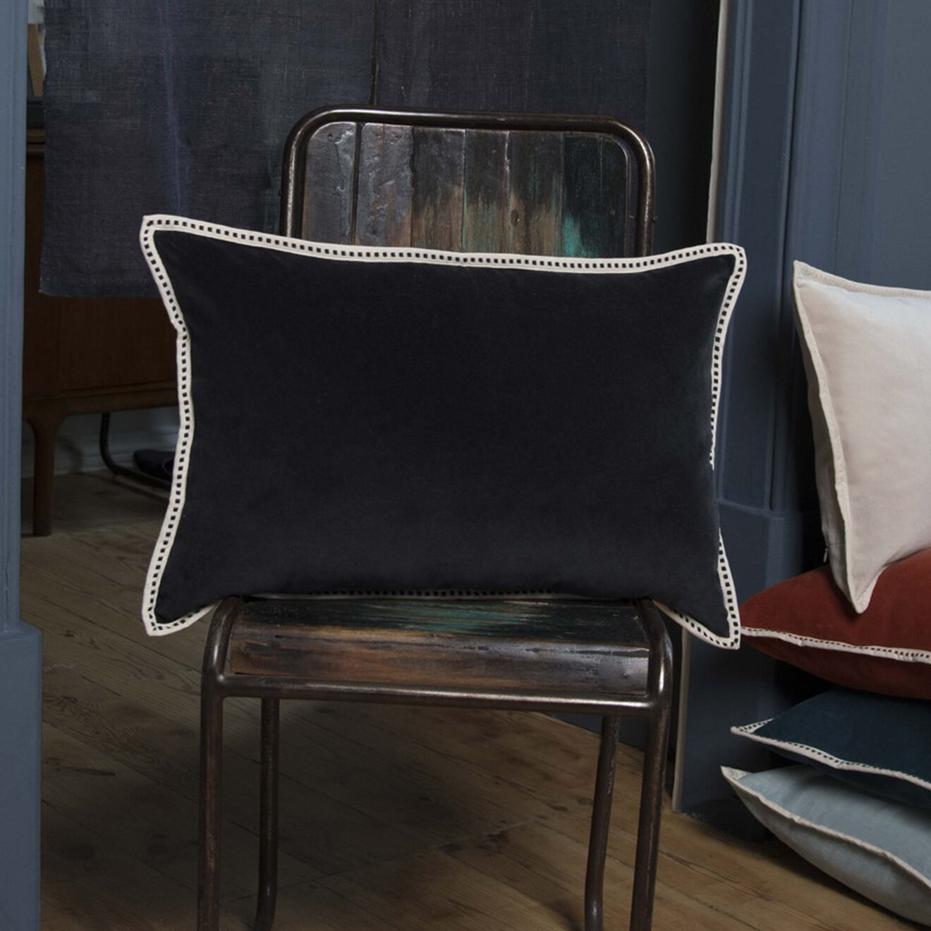 Febronie Housse de coussin velours Ella charbon