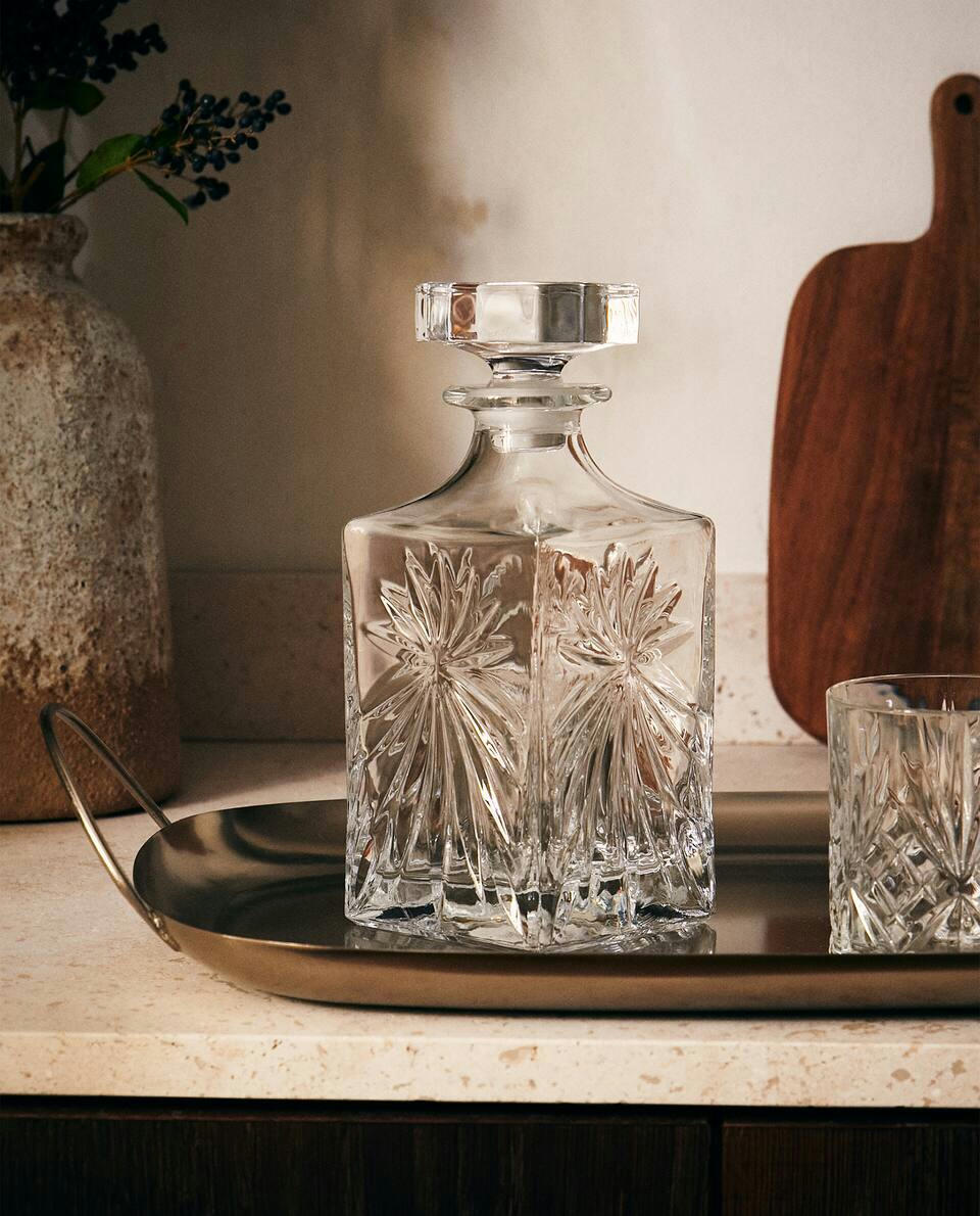 GARRAFA DE CRISTAL COM DESIGN EM RELEVO