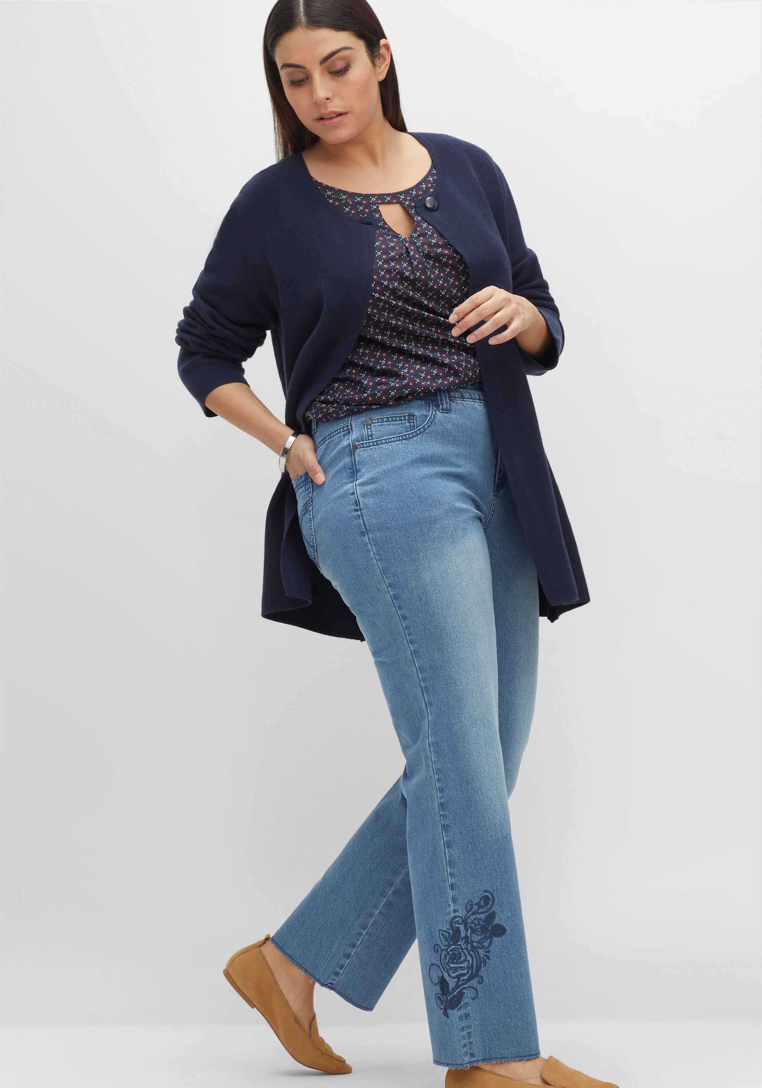Gerade Jeans mit Blumenstickereien