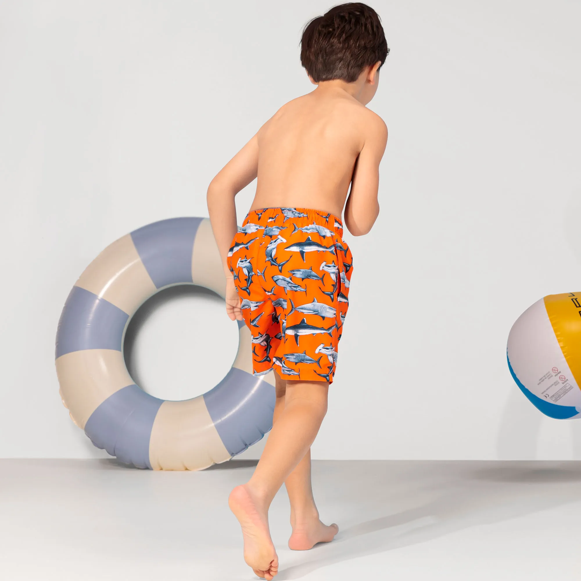 Jungen-Badeshorts mit Hai-Muster