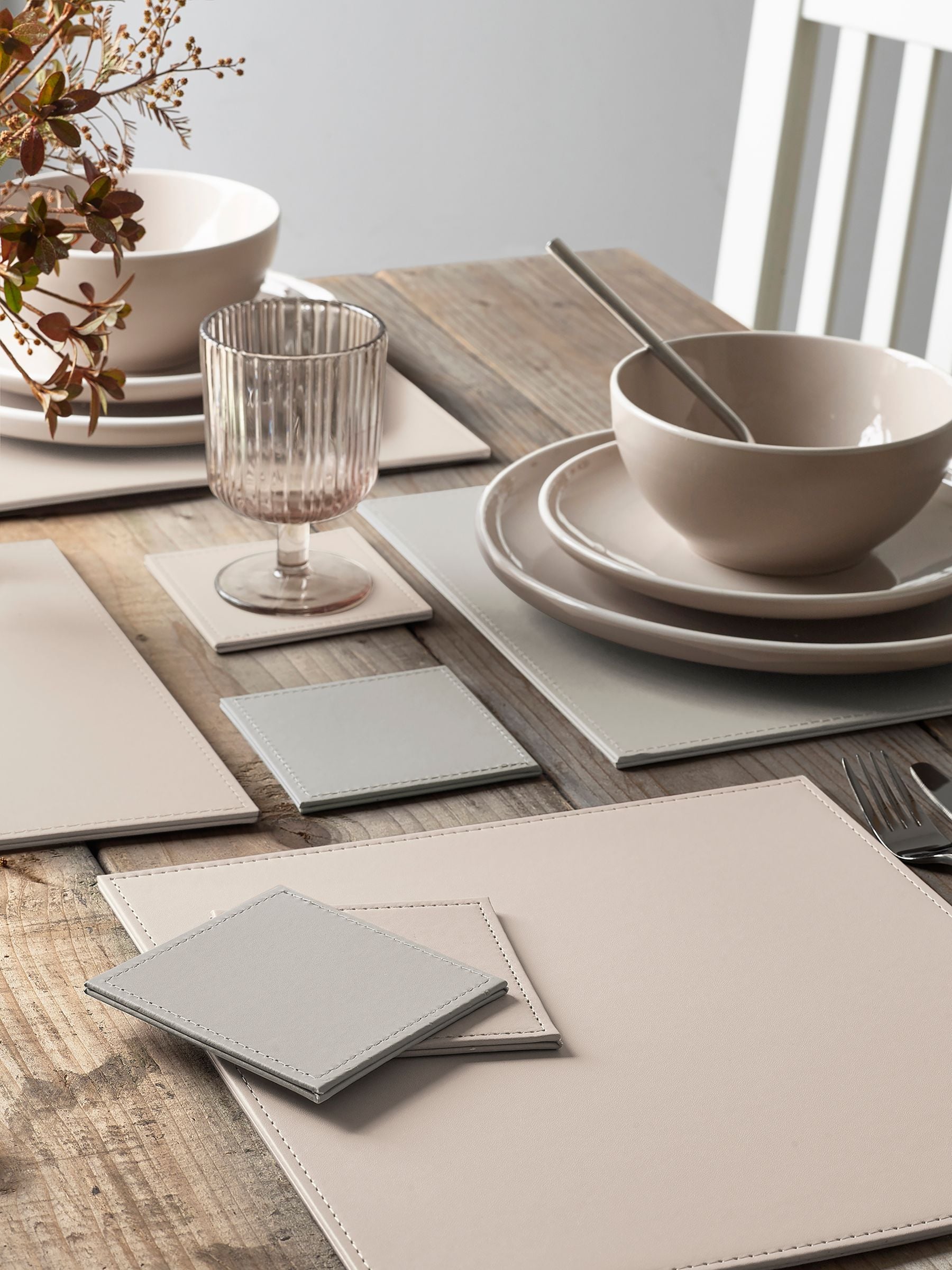 Set van 4 omkeerbare placemats en onderzetters van imitatieleer