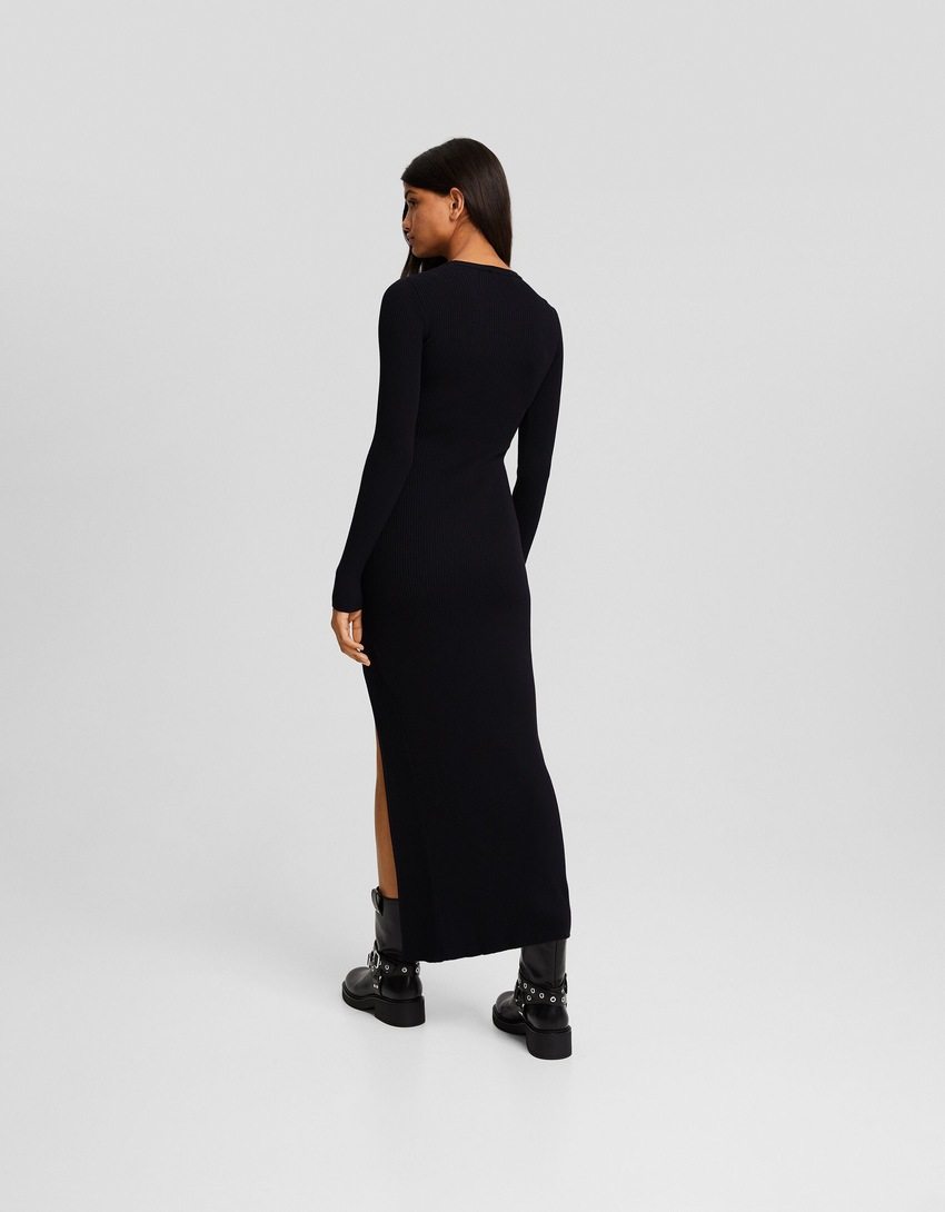 Vestido midi de manga comprida com fenda lateral