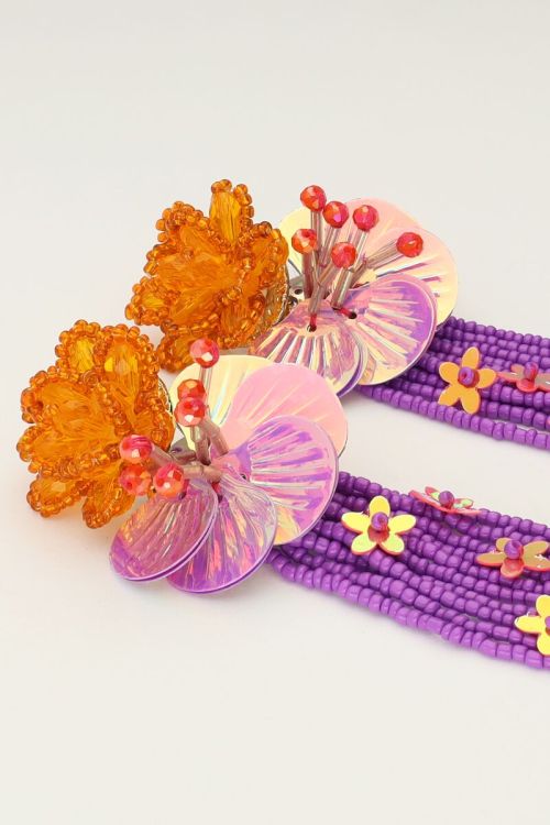 Island oorhangers met bloemen en paarse slierten