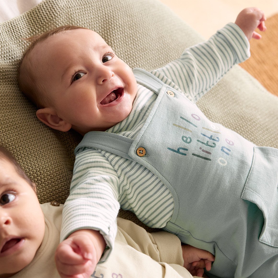 Topomini Pure Collection Newborn Strampler und Langarmshirt Born 2025 salbei / weiss