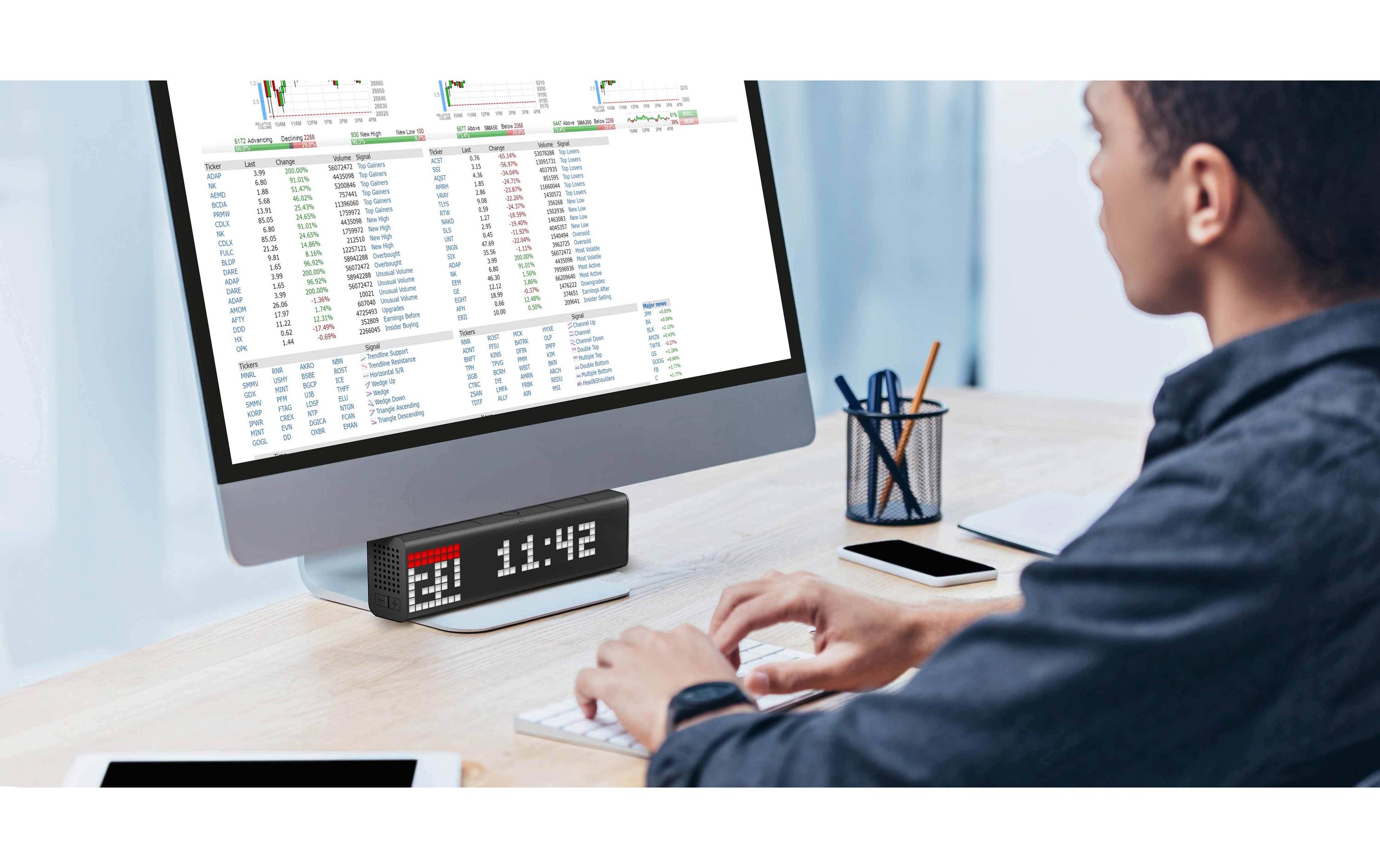 Smart-Display LaMetric Time<br>LaMetric TIME Tischuhr für Smart Home