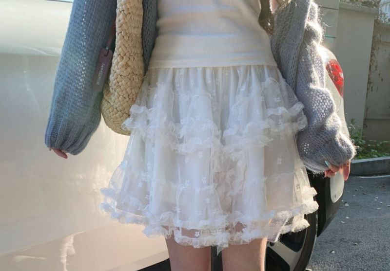 Tonni's - Hoge taille effen kanten mini A-lijn rok met volant