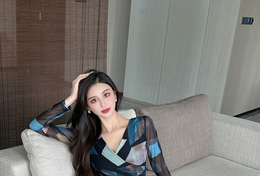 Maine - Midi-jurk met lange mouwen, V-hals, bloemenprint en gerimpelde mesh