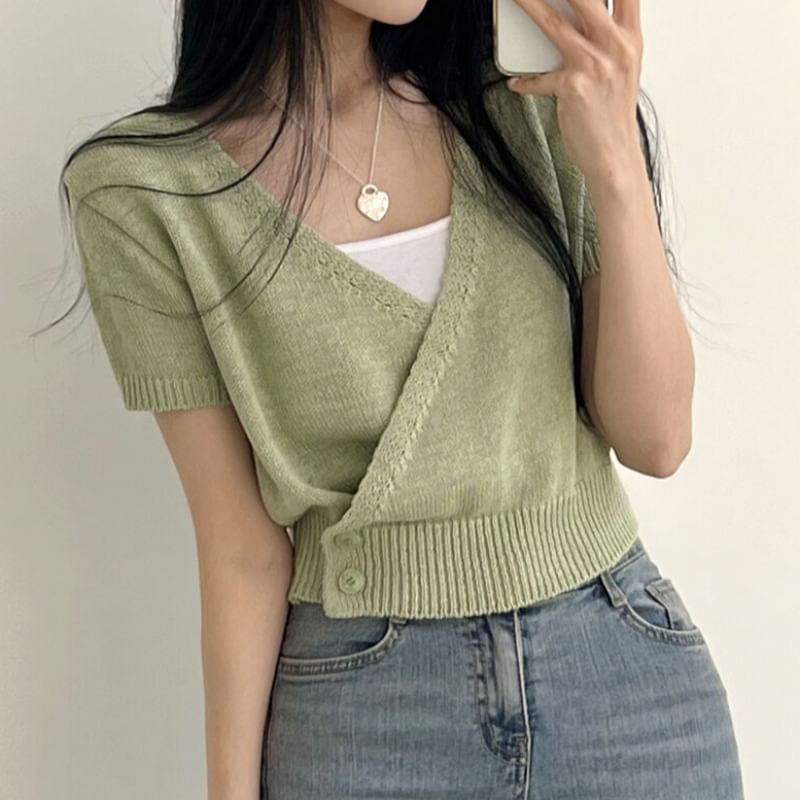 Rosesand - Kort gebreide crop top met V-hals en korte mouwen